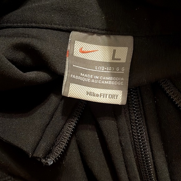 Lightly Worn Nike Black Womens Jacket with Zipper - Picture 4 of 4